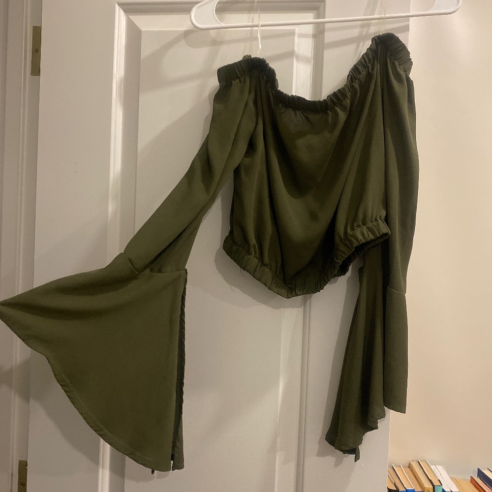 Strapless flowy sleeve top